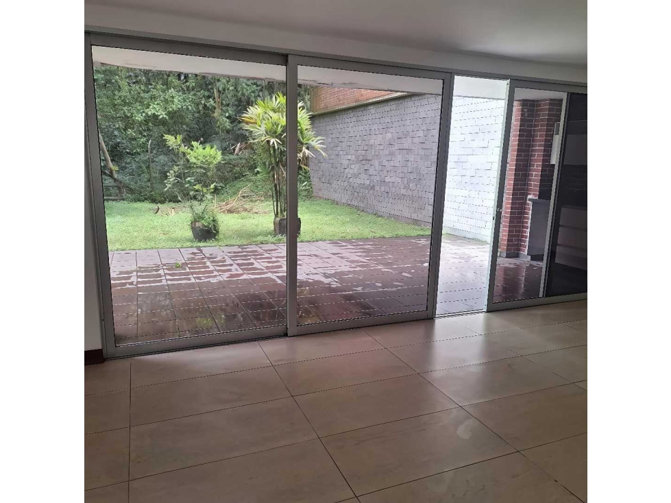 Casa de tres habitaciones con excelente zona verde — foto 3