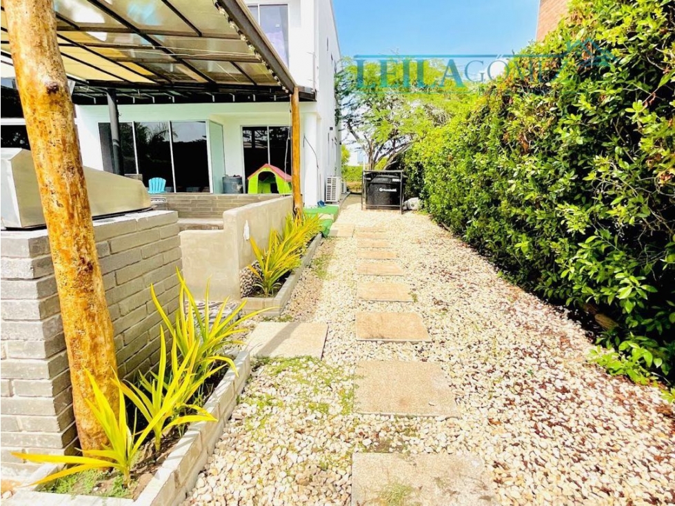 Casa de Tres Niveles En Venta, Salida directa a la playa Zona Norte — foto 2