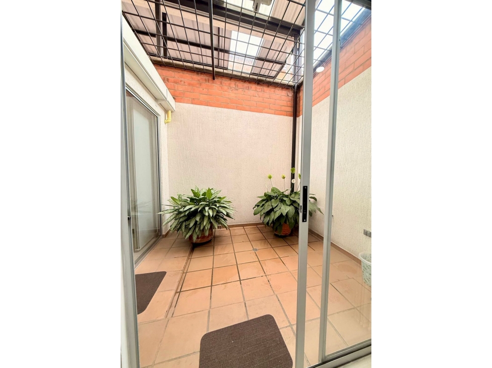 Casa de tres pisos con terraza en venta - Barrio Las Mercedes Palmira — foto 6