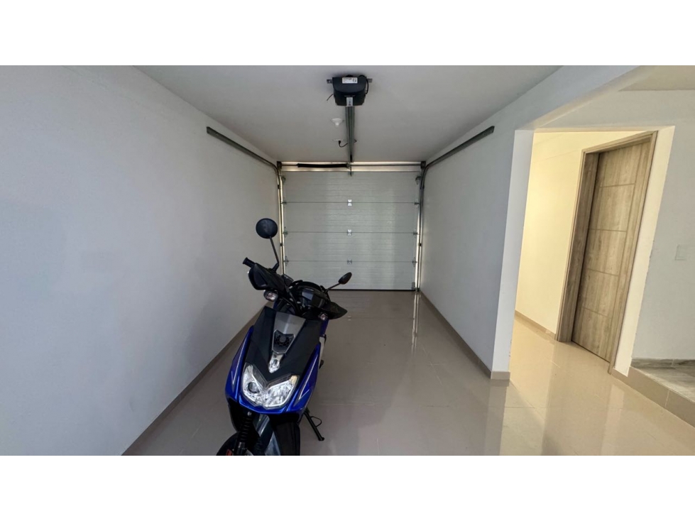 Casa de tres pisos con terraza en venta permuta - Las Mercedes Palmira — foto 4