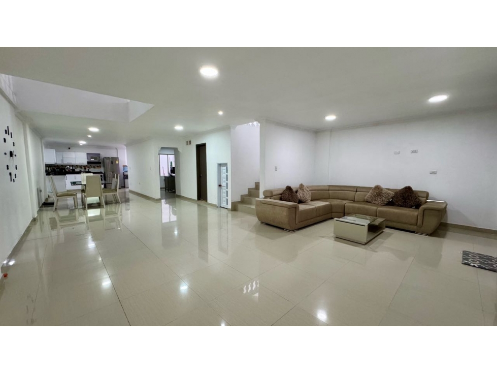 Casa de tres pisos con terraza en venta Barrio Altamira Palmira Valle