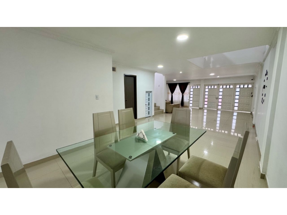 Casa de tres pisos con terraza en venta Barrio Altamira Palmira Valle — foto 2
