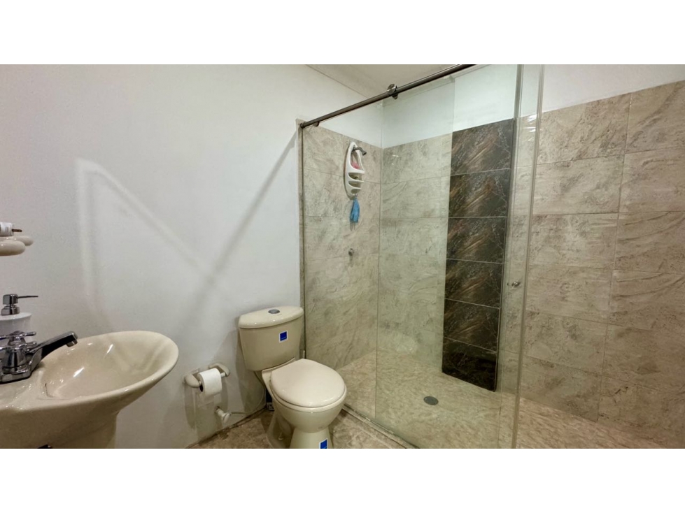 Casa de tres pisos con terraza en venta Barrio Altamira Palmira Valle — foto 6