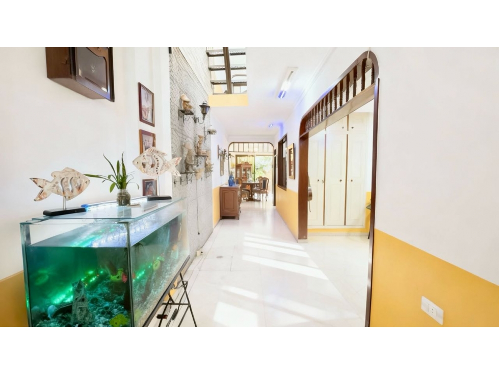 Casa de tres pisos con terraza en venta - Barrio Nuevo, Palmira, Valle — foto 2