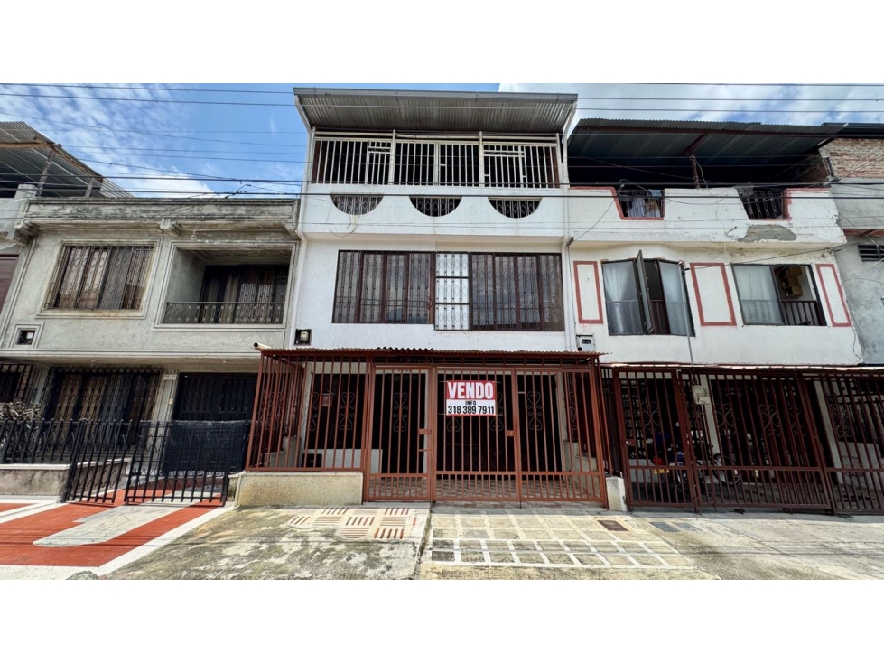 Casa de tres pisos con terraza en venta | Luis Carlos Galán - Palmira