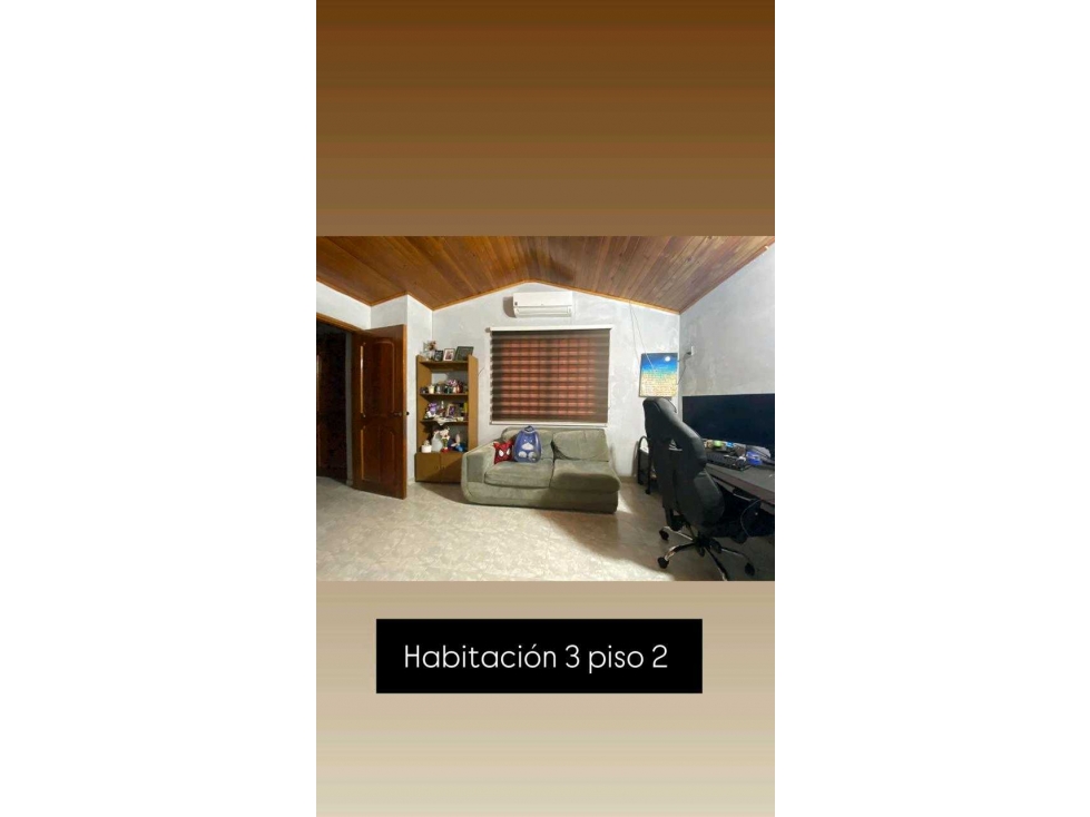 Casa de tres pisos en el barrio los angeles en Monteria — foto 2