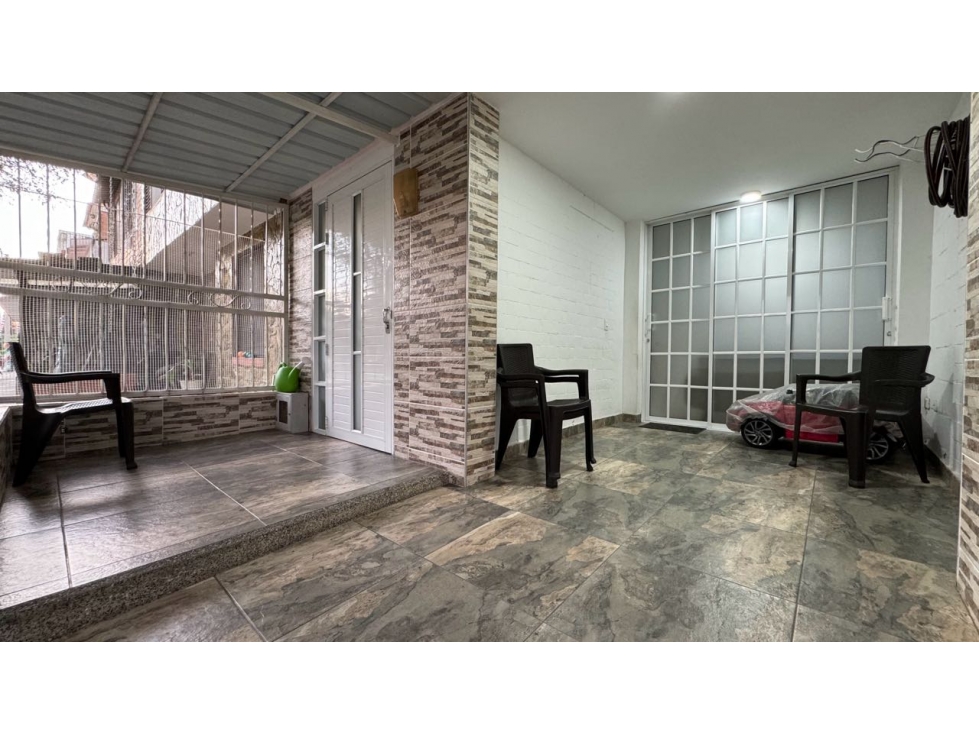 Casa de tres pisos con terraza en venta Barrio Alameda Palmira Valle - 2