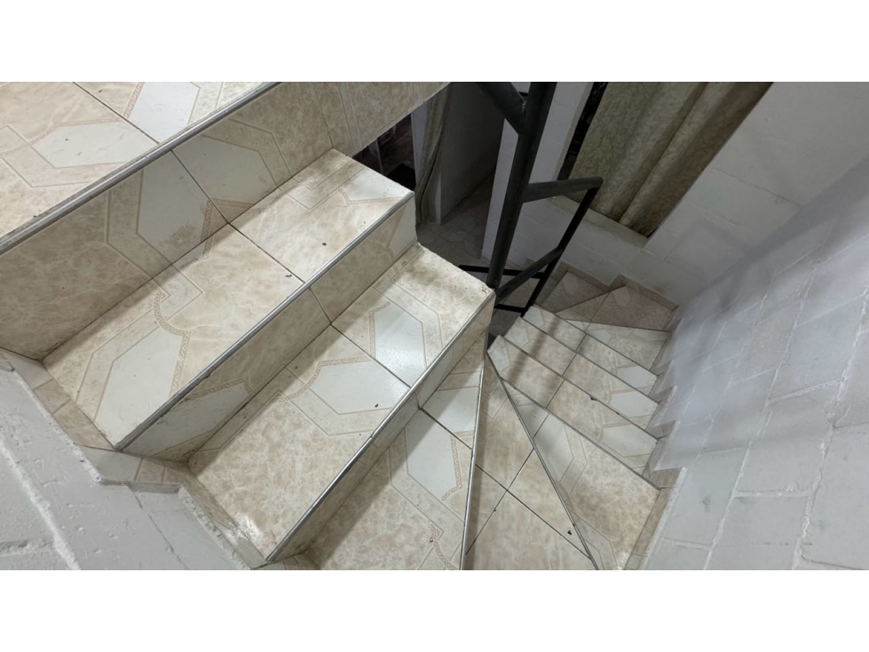 Casa de tres pisos con terraza en venta Barrio Alameda Palmira Valle - 6