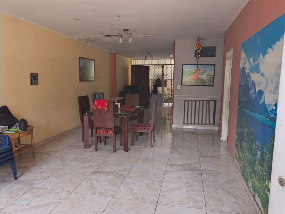 Casa de tres pisos en venta Barrio Las Delicias Cali Valle Colombia