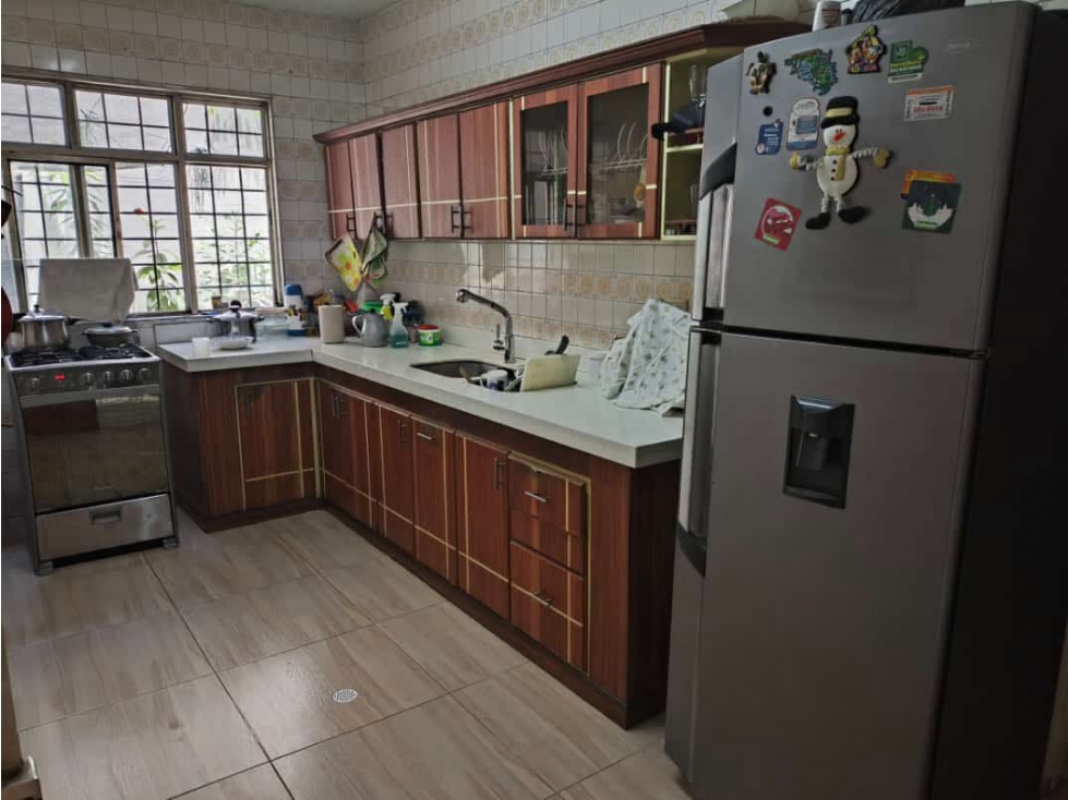 Casa de tres pisos en venta Barrio Las Delicias Cali Valle Colombia — foto 2