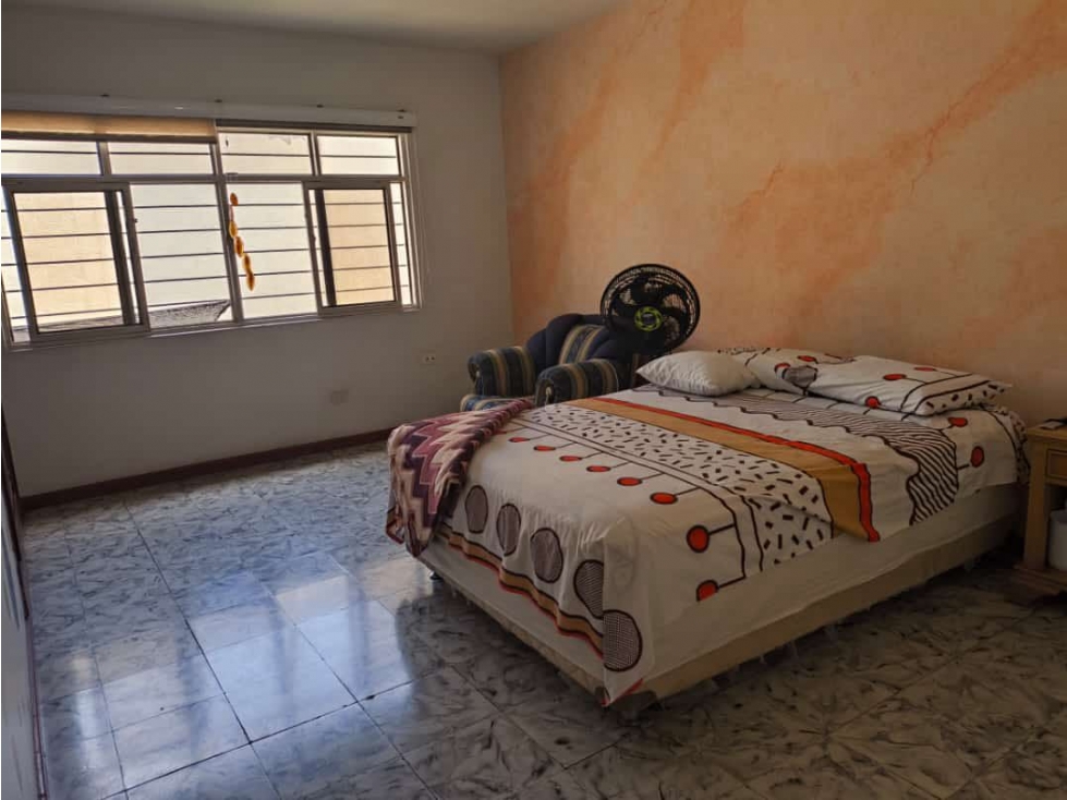 Casa de tres pisos en venta Barrio Las Delicias Cali Valle Colombia — foto 4