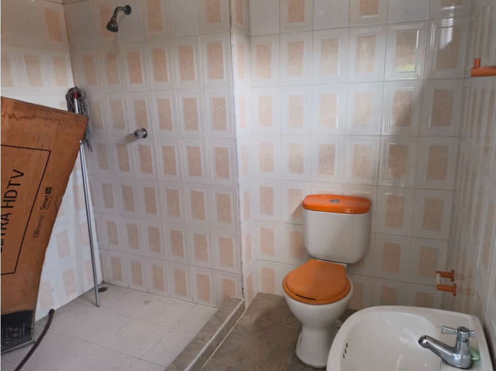 Casa de tres pisos en venta Barrio Las Delicias Cali Valle Colombia — foto 5