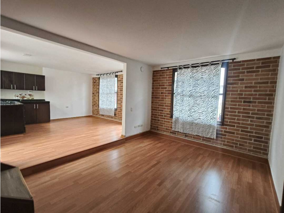 CASA DE TRES PISOS EN VENTA EN LA FLORESTA LA CEJA — foto 2