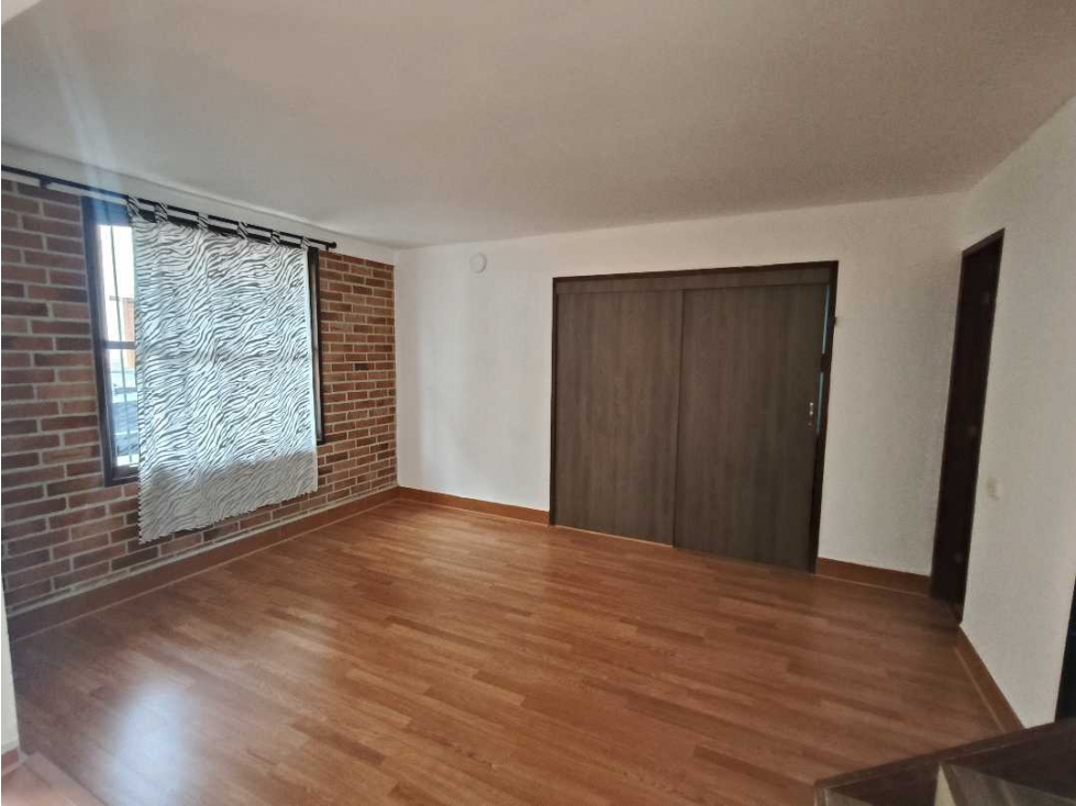 CASA DE TRES PISOS EN VENTA EN LA FLORESTA LA CEJA — foto 4