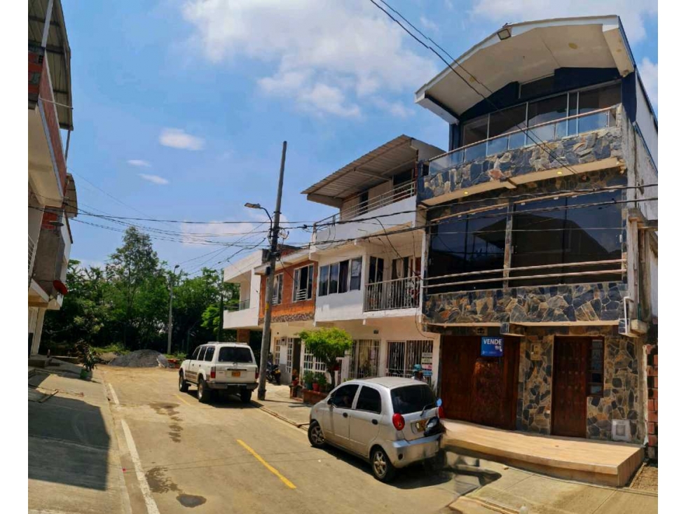 Casa Bifamiliar en barrio Finlandia en zona residencial de Yumbo - 1