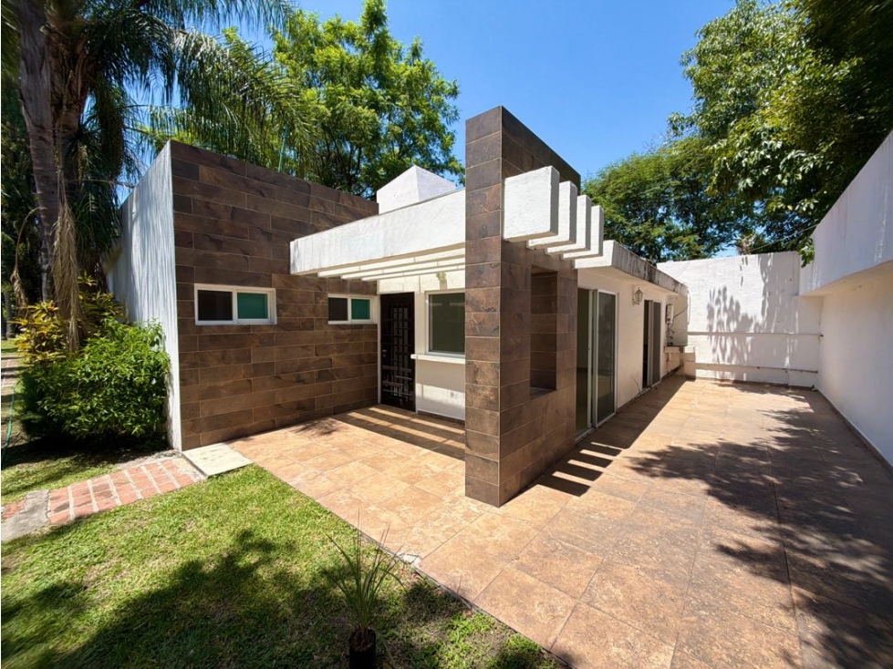 Casa de un Nivel en venta en Cuernavaca con alberca en condominio