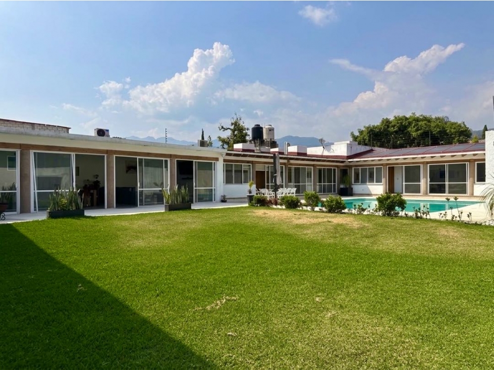 Casa de un nivel en Zona Norte de Cuernavaca en venta con alberca priv