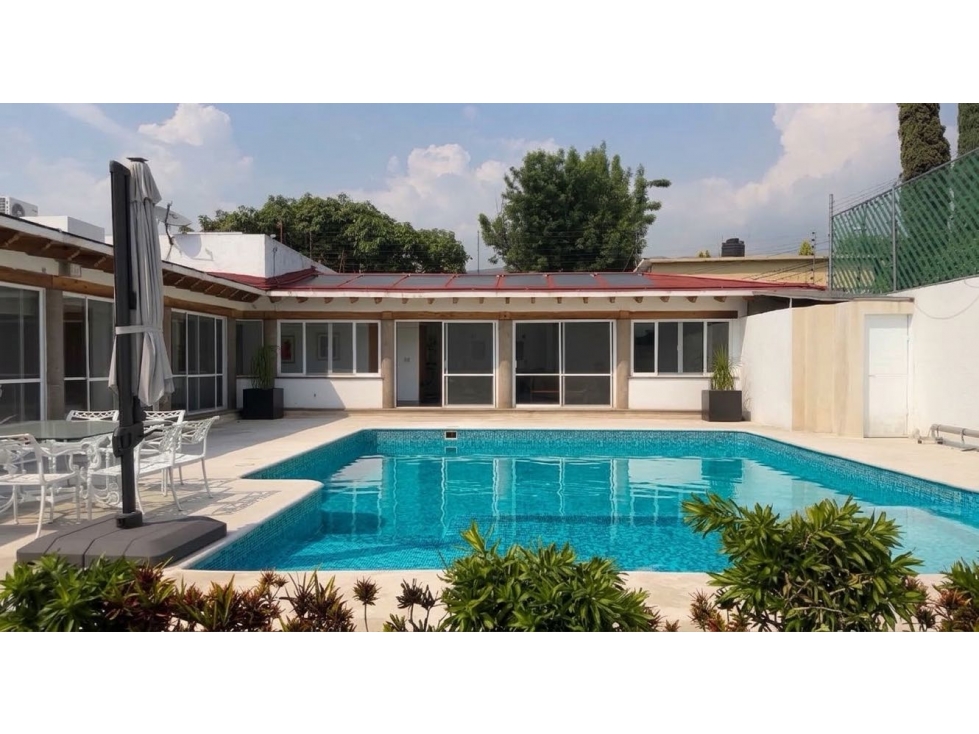Casa de un nivel en Zona Norte de Cuernavaca en venta con alberca priv