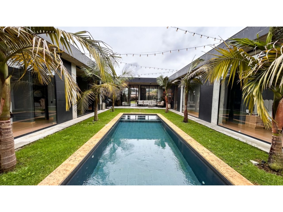 CASA DE UN SOLO NIVEL EN EL ALTO DE LAS PALMAS / ENVIGADO