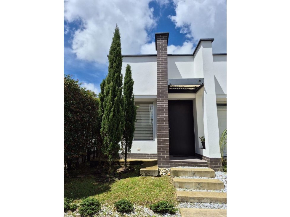 Casa de un solo nivel en unidad cerrada en el retiro — foto 2