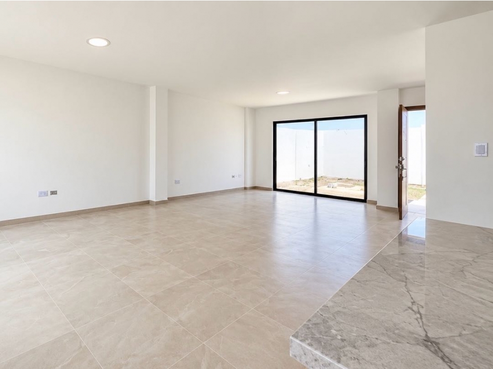 Casa de Venta en Manta | Cristal Azul | 3 Dorm | Zona Sur - 2