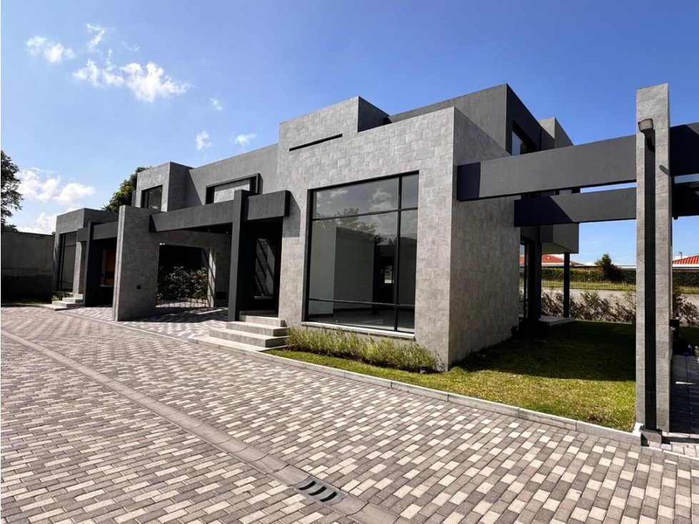 Casa de Venta en Puembo - 2