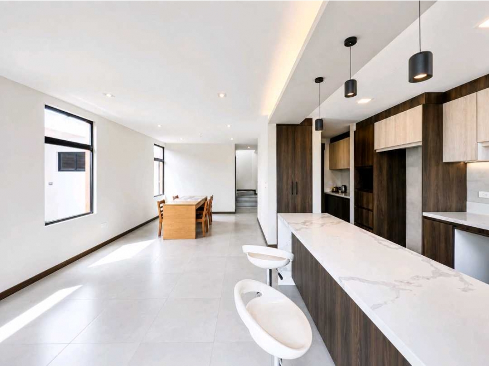 Casa con balcón en venta en Puembo cerca al parque, con jardín - 4
