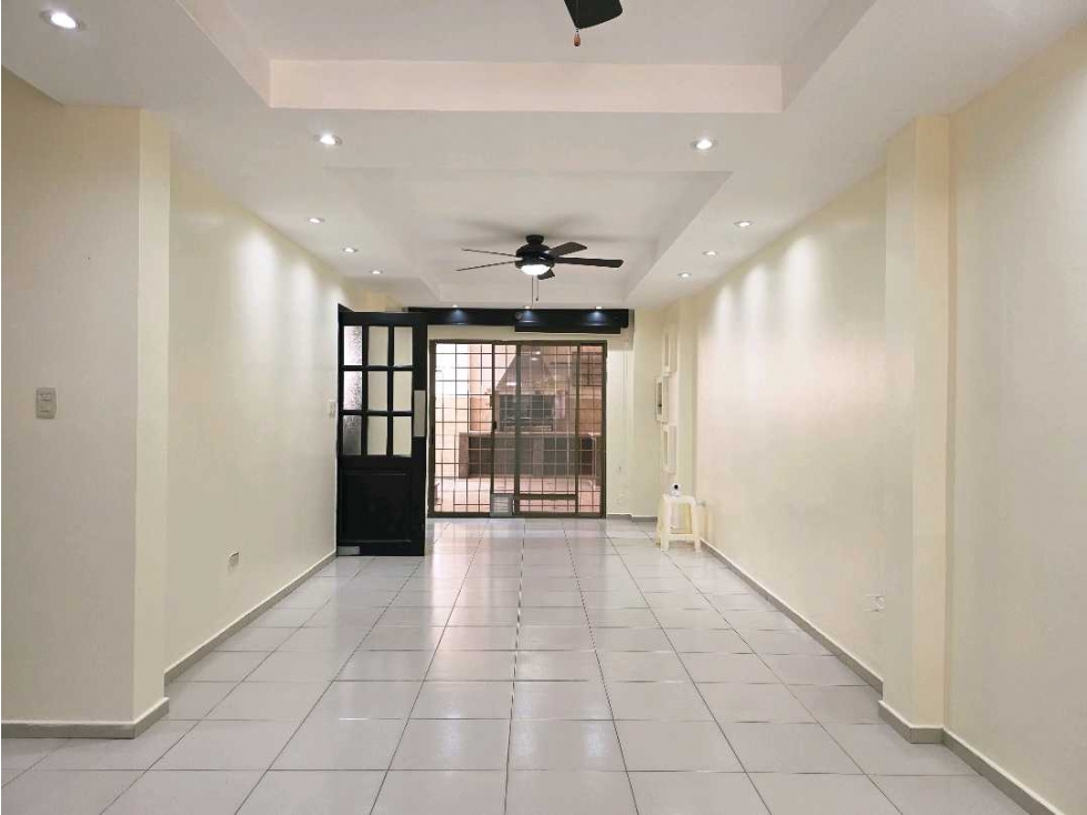 Casa remodelada de 4 dormitorios en Ciudad del Sol, Manta - 4