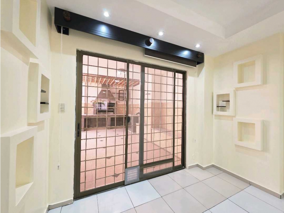 Casa remodelada de 4 dormitorios en Ciudad del Sol, Manta - 6