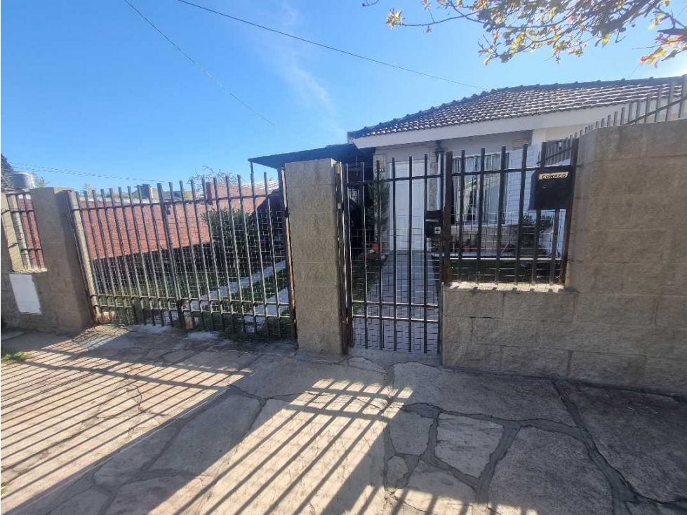 Casa dos dormitorios cerca del lago en carlos paz - 2