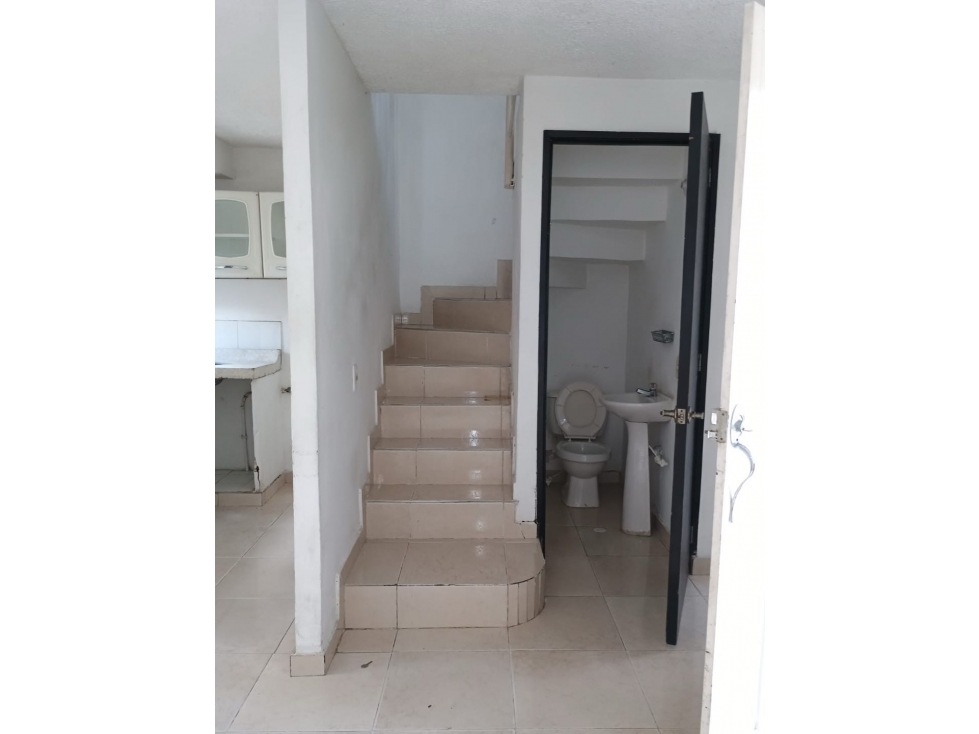 CASA DOS PLANTAS EN ALTOS DE LOS ROBLES EN VENTA - 1