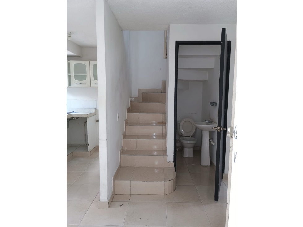 CASA DOS PLANTAS EN ALTOS DE LOS ROBLES EN VENTA - 2