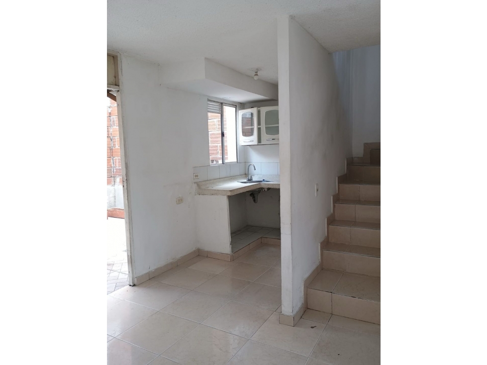 CASA DOS PLANTAS EN ALTOS DE LOS ROBLES EN VENTA - 3