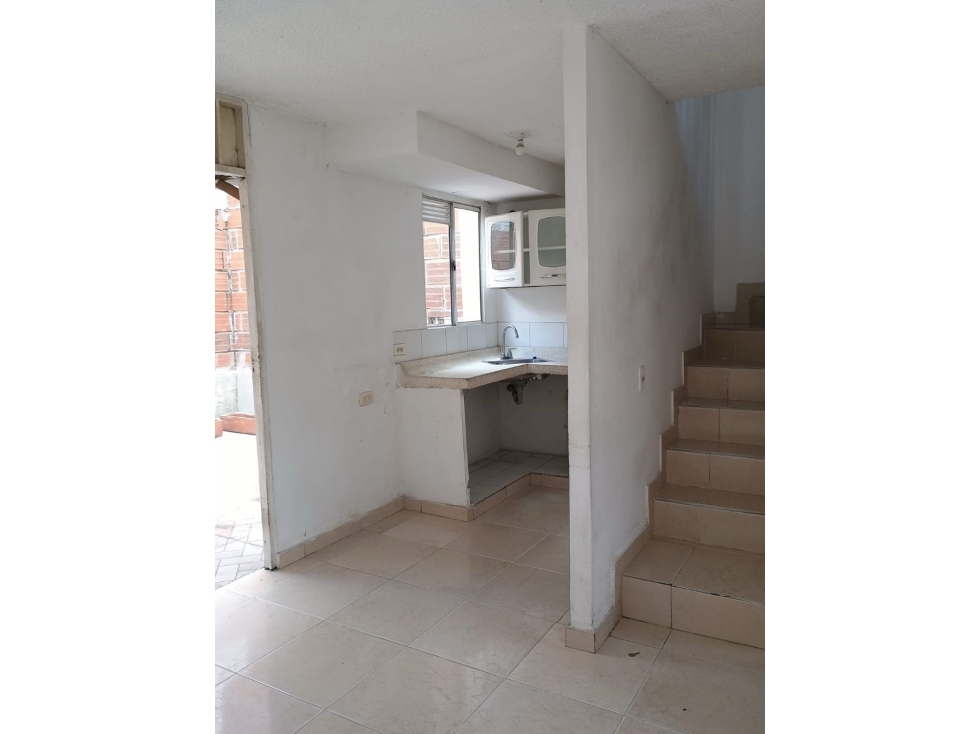 CASA DOS PLANTAS EN ALTOS DE LOS ROBLES EN VENTA - 4