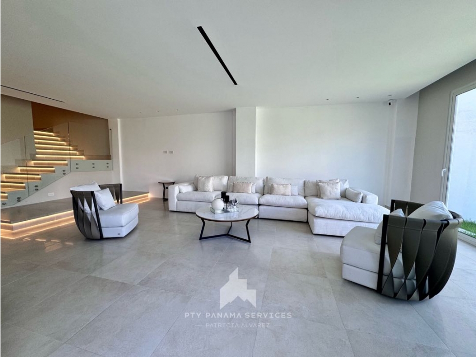 CASA REMODELADA EN VENTA | SANTA MARIA GOLF - 2