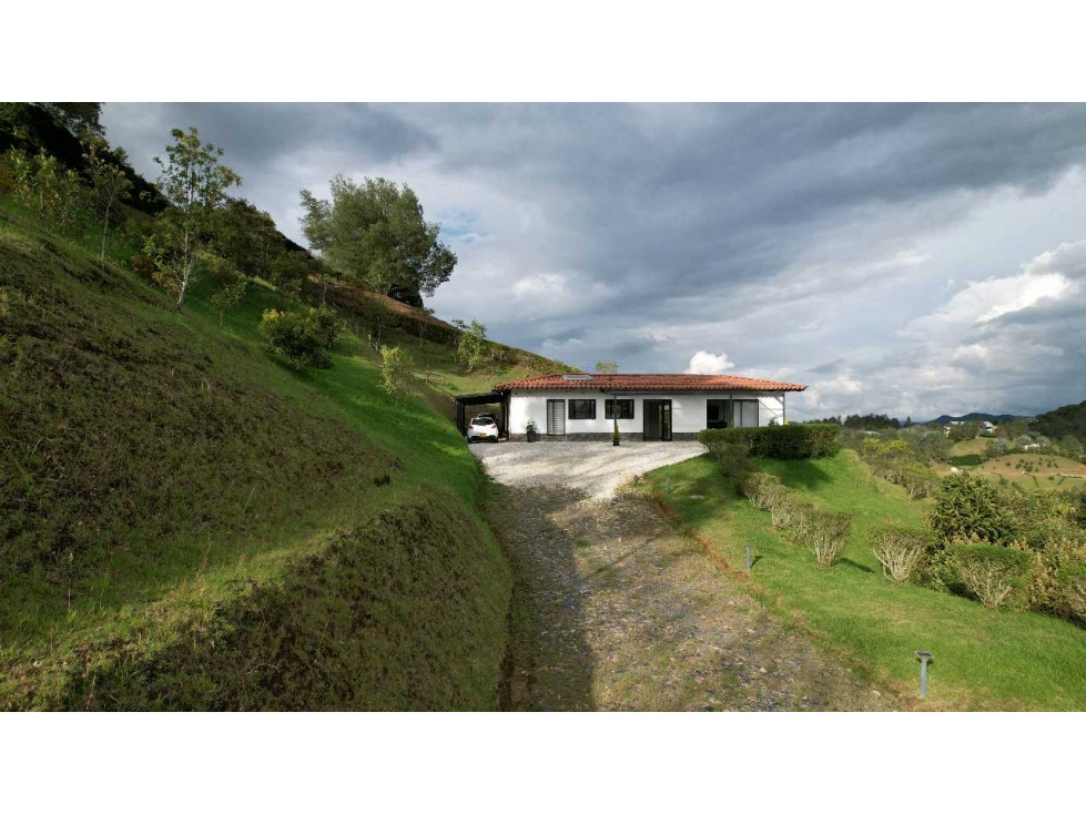 Casa independiente moderna Alto de Palmas sector peaje el Escobero