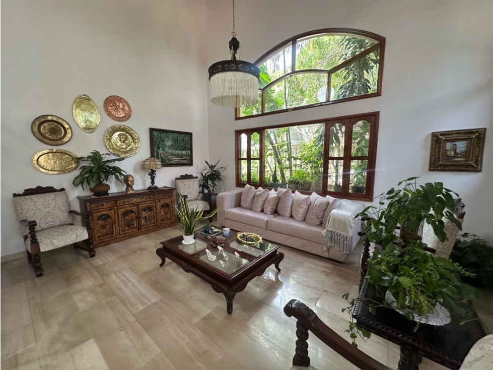 CASA ELEGANTE DE DOS NIVELES EN CONJUNTO DE 3 CASAS
