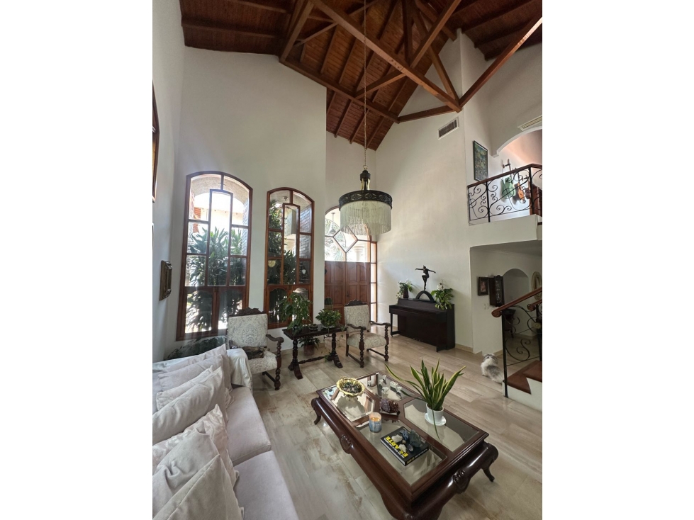 CASA ELEGANTE DE DOS NIVELES EN CONJUNTO DE 3 CASAS — foto 2