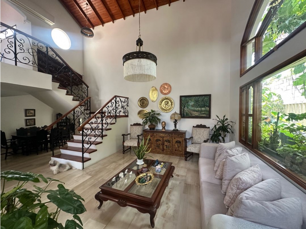 CASA ELEGANTE DE DOS NIVELES EN CONJUNTO DE 3 CASAS — foto 3