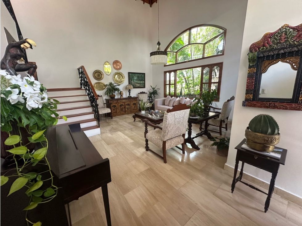 CASA ELEGANTE DE DOS NIVELES EN CONJUNTO DE 3 CASAS — foto 4