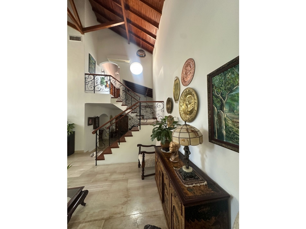 CASA ELEGANTE DE DOS NIVELES EN CONJUNTO DE 3 CASAS — foto 5