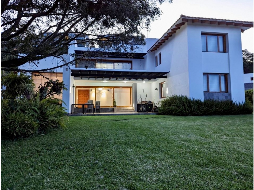 Casa en VENTA en Cumbayá con jardín amplio — foto 3