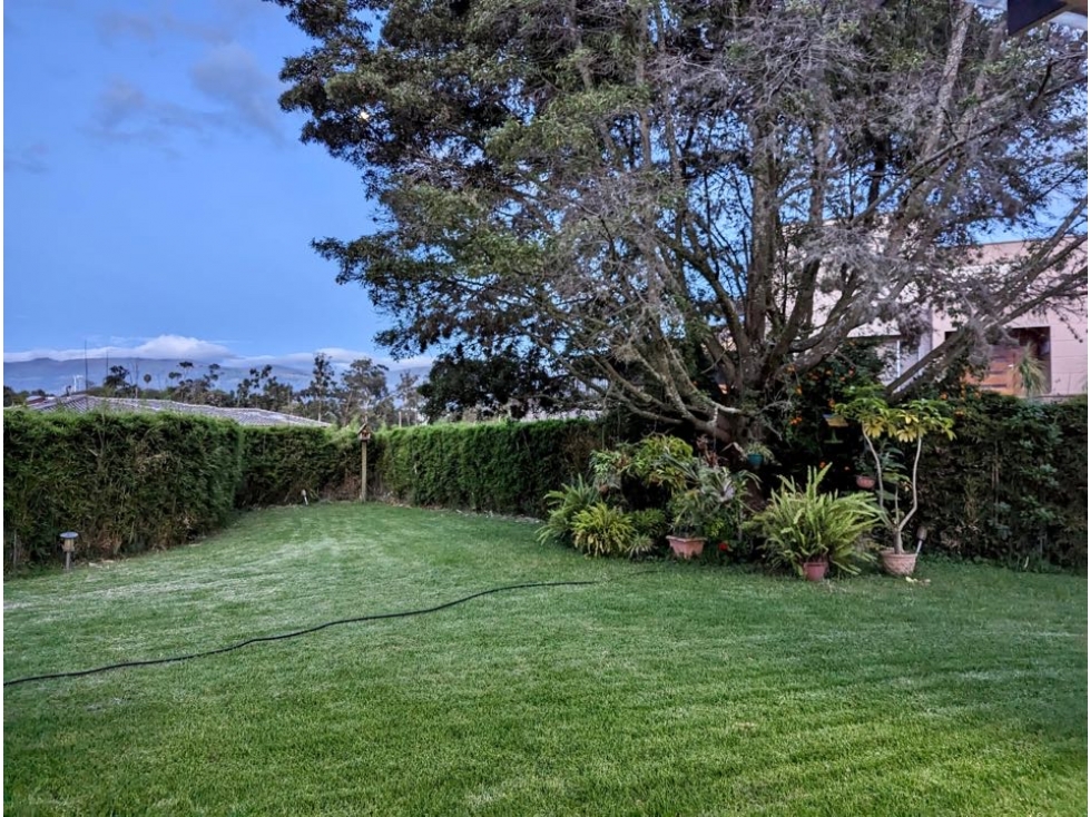 Casa en VENTA en Cumbayá con jardín amplio — foto 4