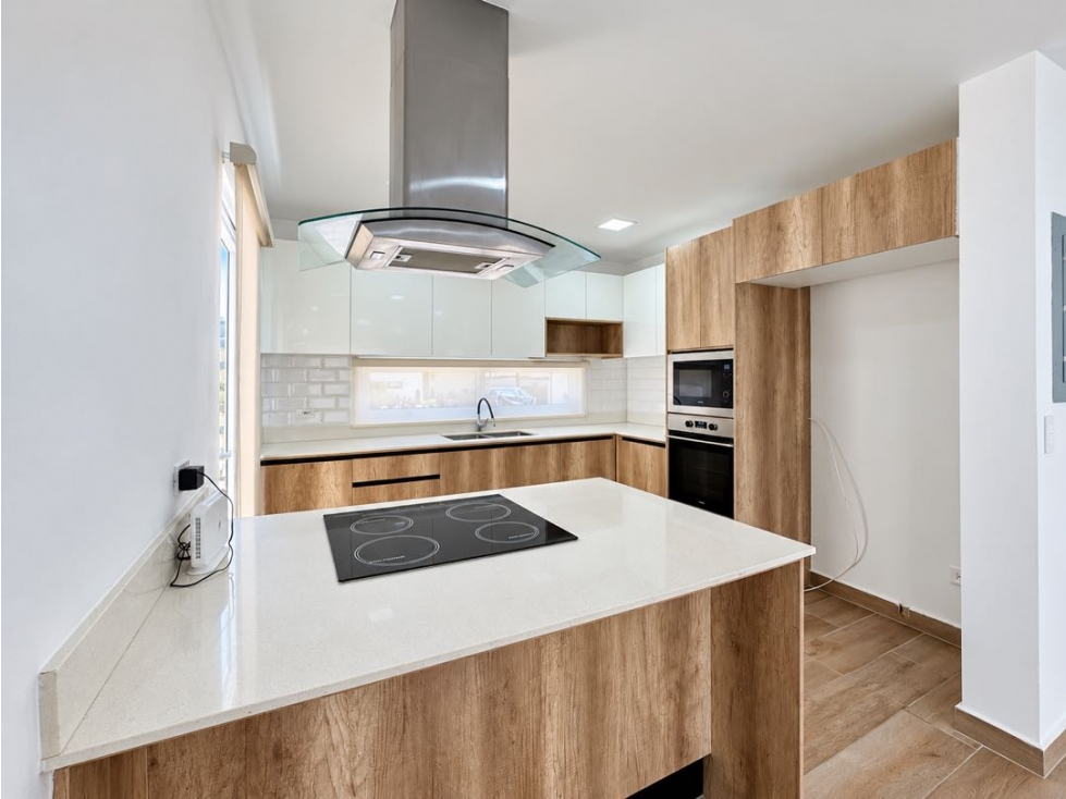 Casa en alquiler en Porto Manta | 3 dormitorios + estudio — foto 2
