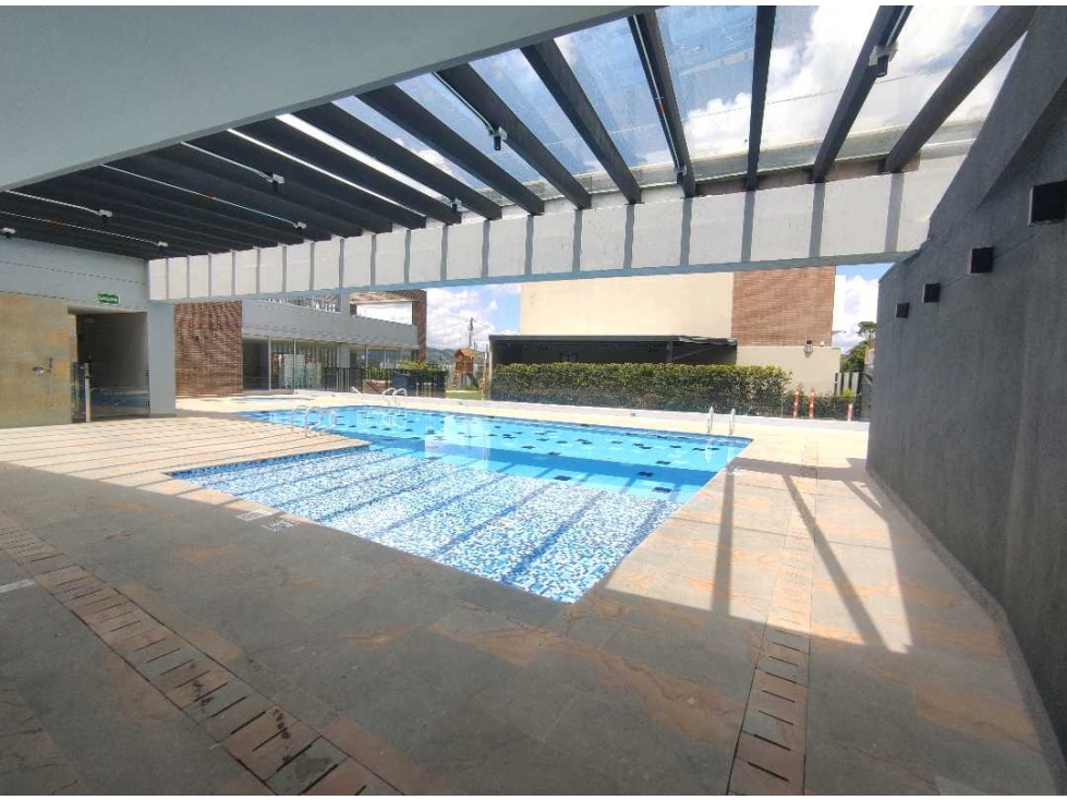 CASA EN ALQUILER o EN VENTA EN UNIDAD CERRADA CON PISCINA
