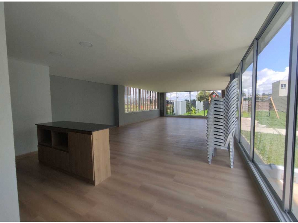 CASA EN ALQUILER o EN VENTA EN UNIDAD CERRADA CON PISCINA — foto 2
