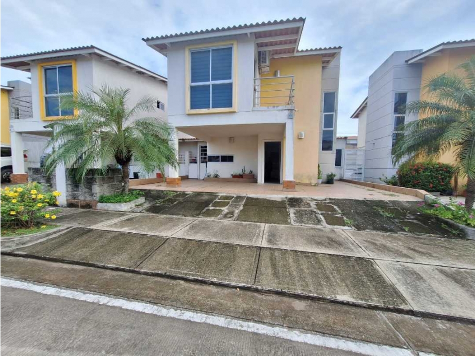 Casa en alquiler - PH Residencial Santillana, Arraiján (DR)