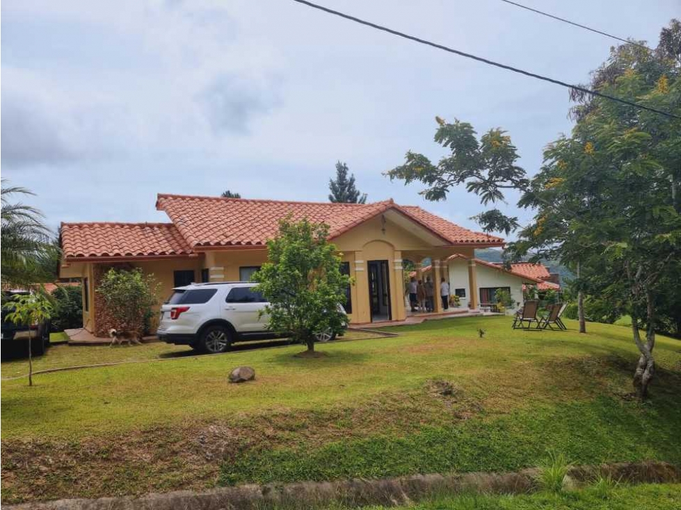 VENTA Y ALQUILER CASA EN ALTOS DEL MARIA CON TERRAZA, NEGOCIABLE CV