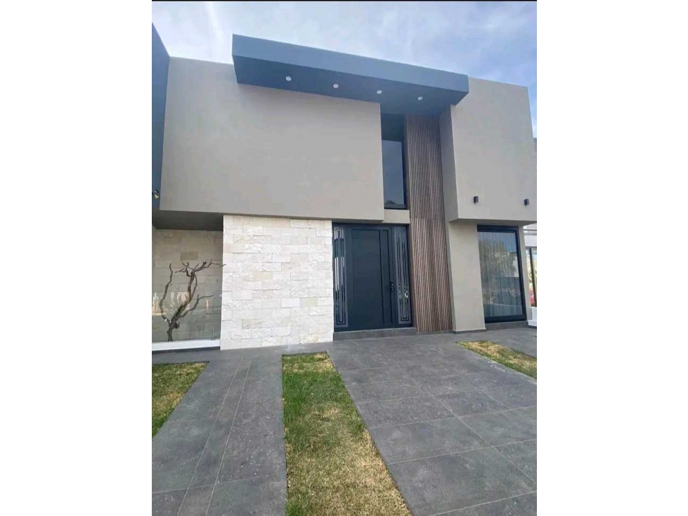 CASA EN ALTOZANO MORELIA DE 3 NIVELES