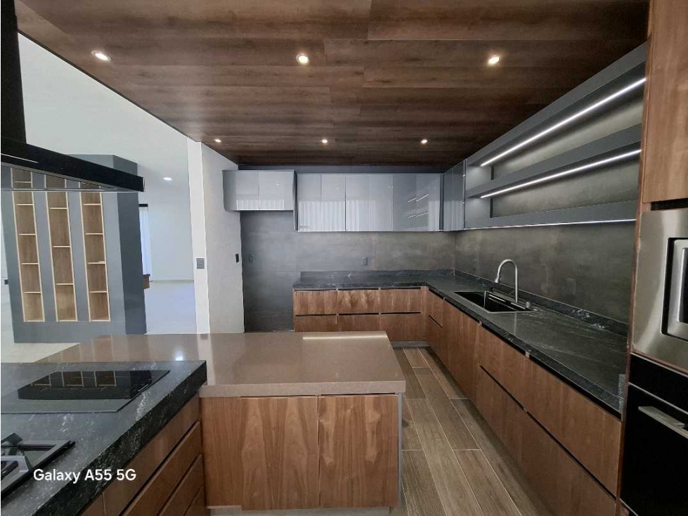 CASA EN ALTOZANO MORELIA DE 3 NIVELES — foto 3
